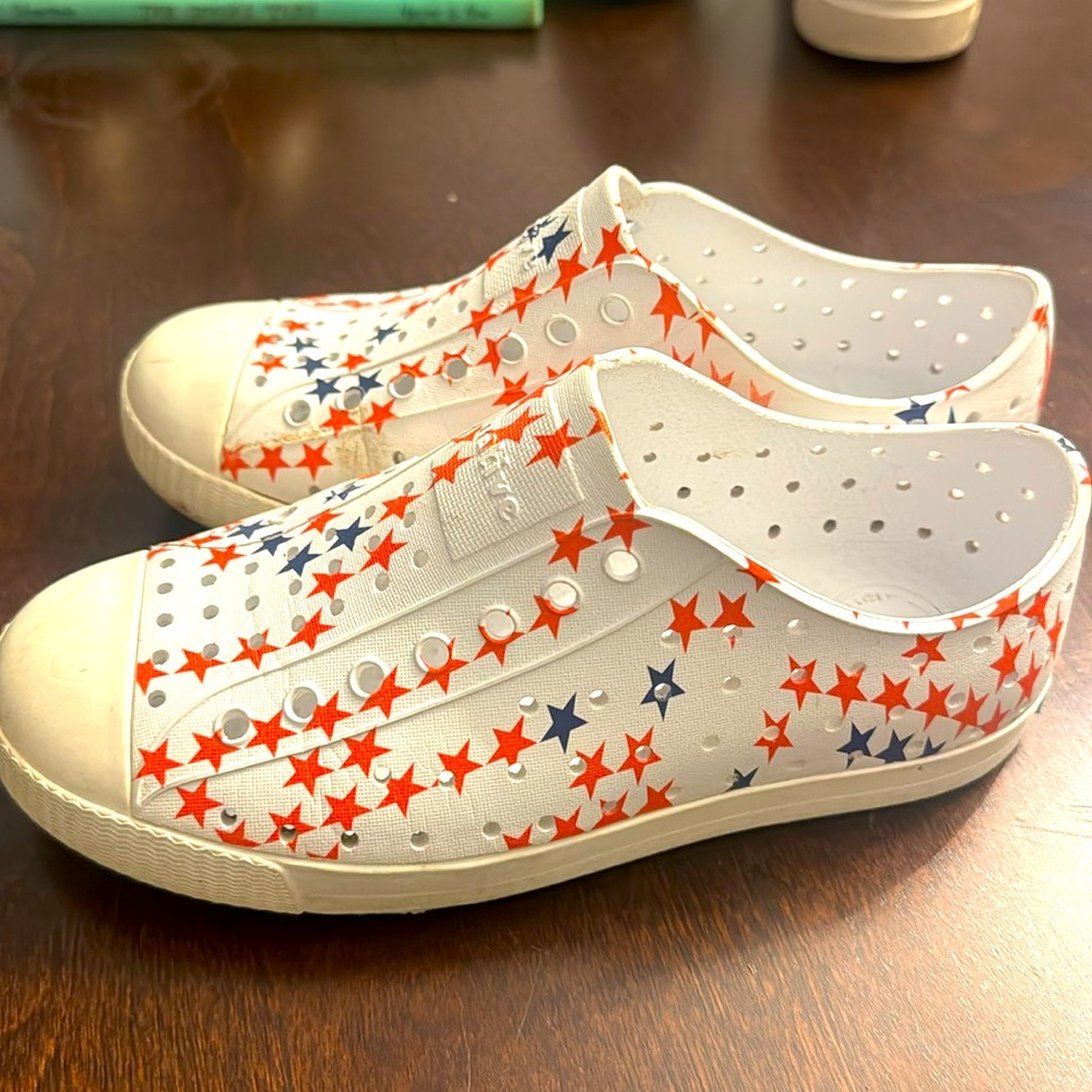Native kids sz 2 red, white, and blue